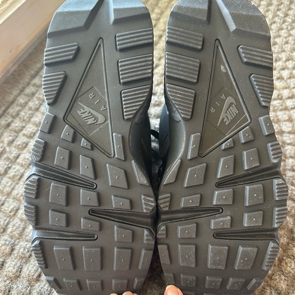 New in Box 🔖 Wms Nike Air Huarache in Black-Anthracite - Picture 5 of 10